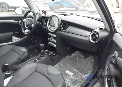 2010 Mini Cooper S из США, поврежденный, VIN WMWMF7C52ATZ69084